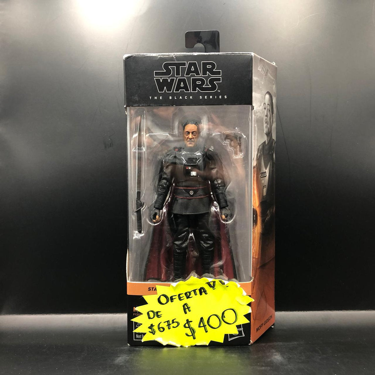 Figura marca Hasbro de Moff Gideon de Star Wars