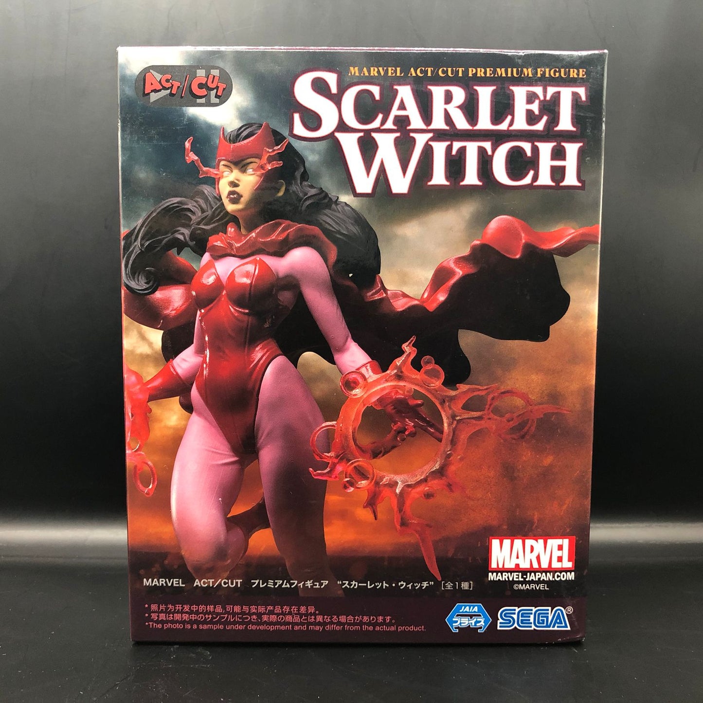 Figura SEGA Bruja Escarlata inspirada en su apariencia clásica de los cómics de Marvel