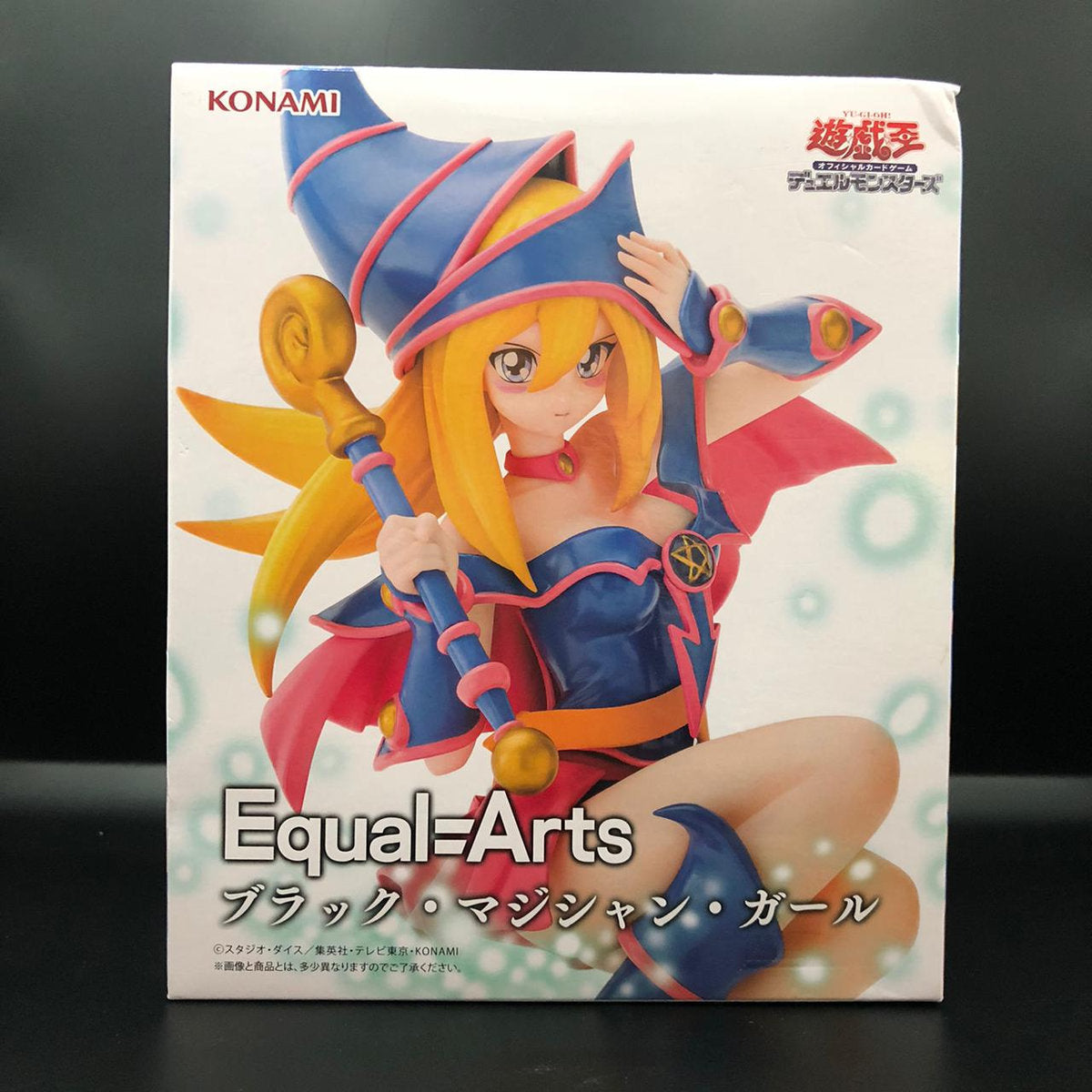Figura marca Konami de La Chica Maga Oscura de Yu-Gi-Oh!