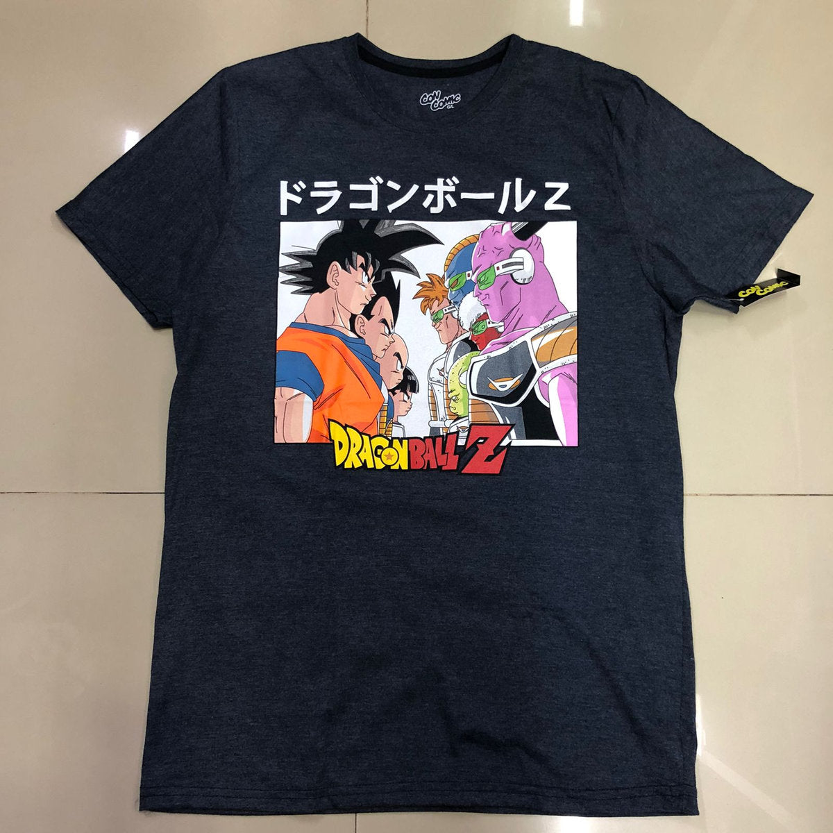Playera Goku vs Las fuerzas especiales