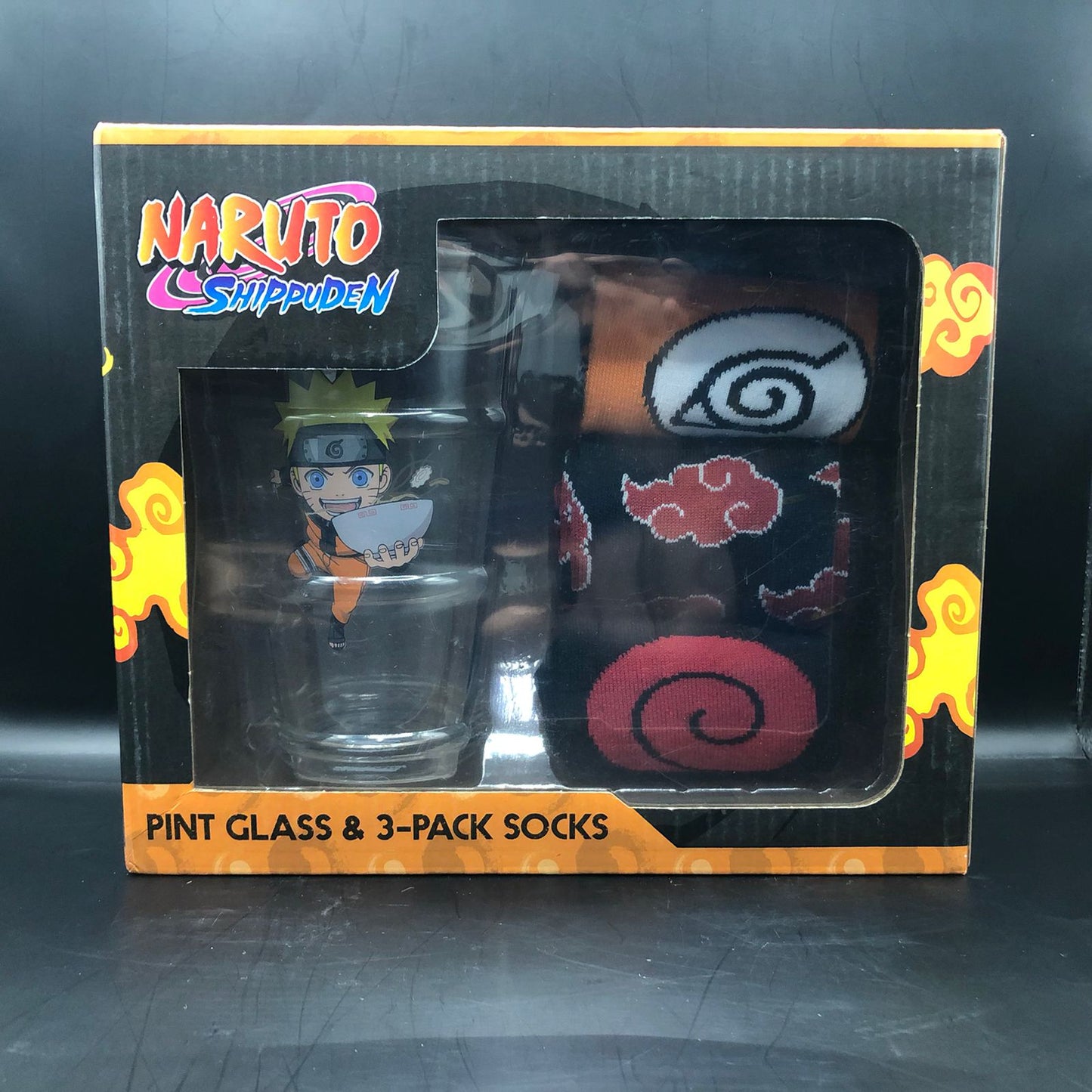 Naruto Shippuden Set Pint Glass y 3 pack socks